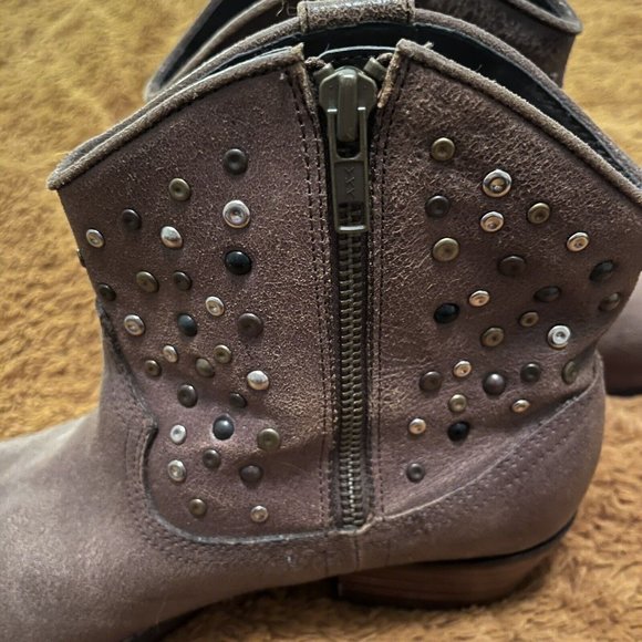 WHITE MOUNTAIN Brown Distressed Leather Rocky Studded Side Zip Ankle Boots 9.5M - Picture 9 of 9